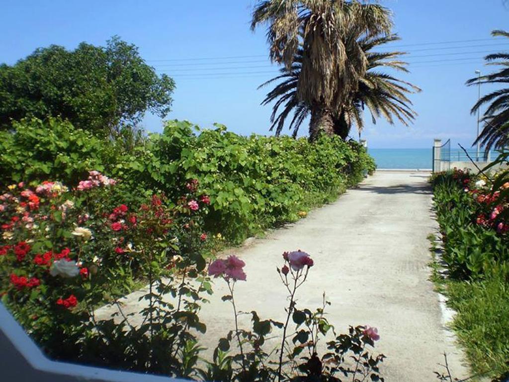 Eftichia Apartment Roda  Luaran gambar